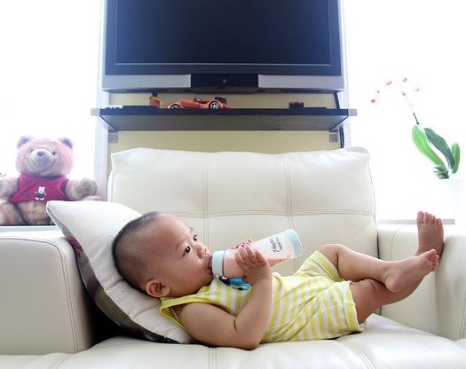 Weaning Your Baby Smoothly Off Breastfeeding and Off the Bottle